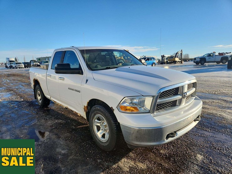 2011-dodge-1500-image-2