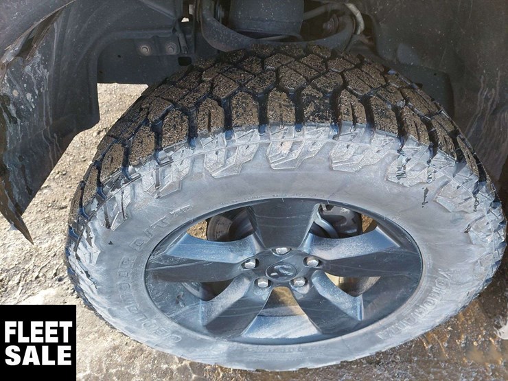 2023-ram-1500-classic-image-10