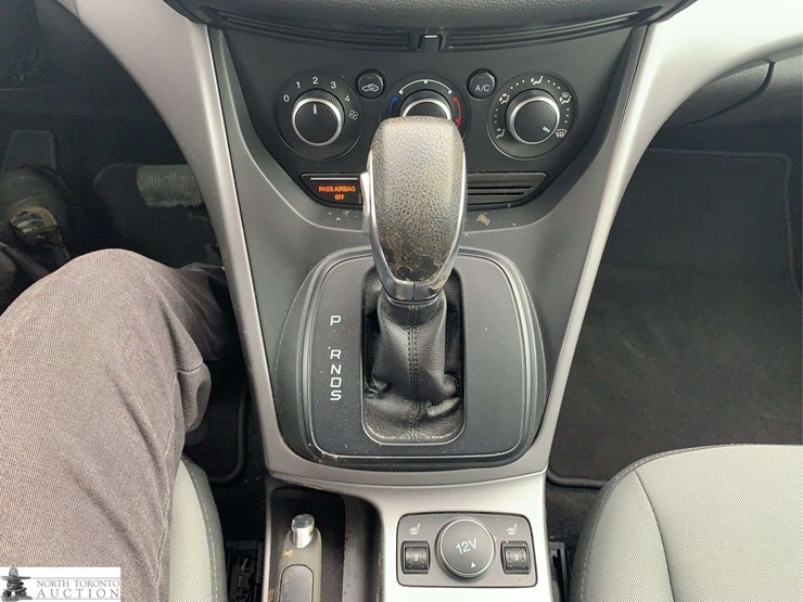 2015-ford-escape-se-image-22