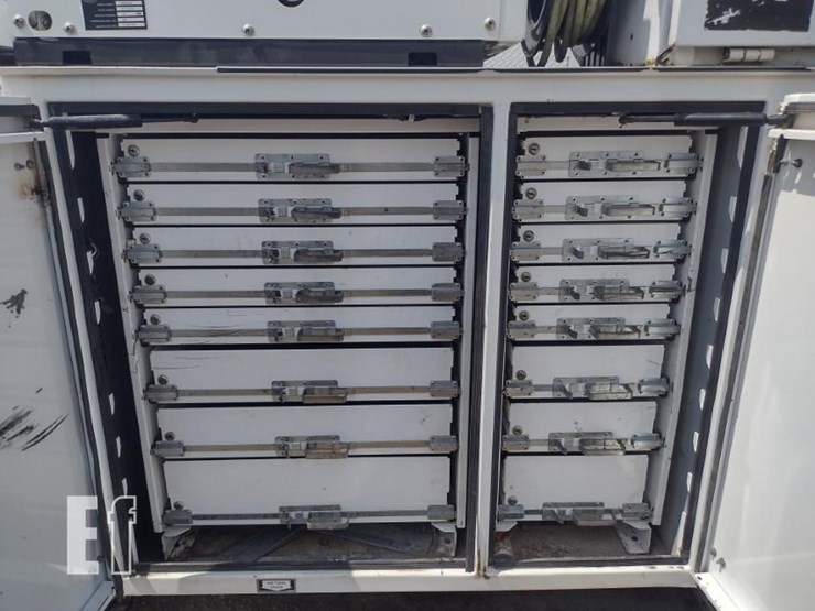 18-ford-f550-image-22