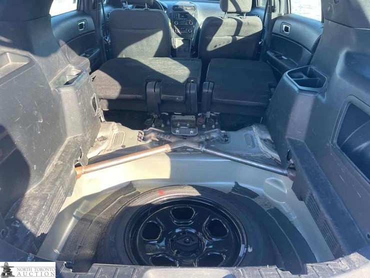 2019-ford-explorer-image-27