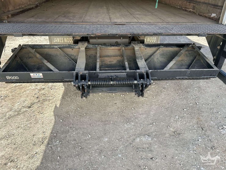 2016-isuzu-box-truck-image-22