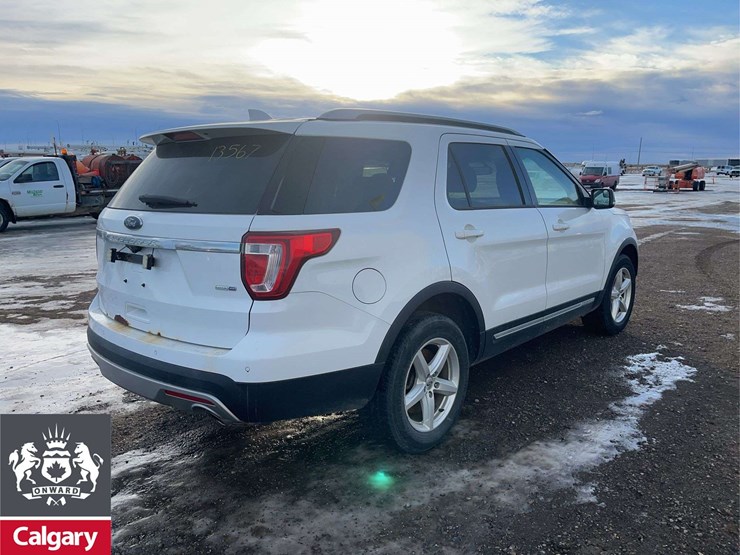 2016-ford-explorer-image-4