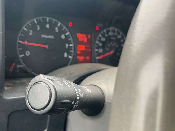 2012-nissan-nv2500hd-image-21