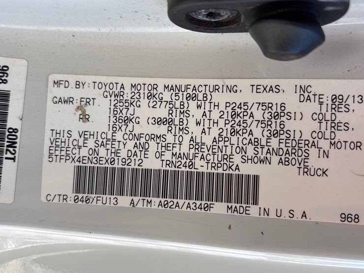 2014-toyota-tacoma-image-17