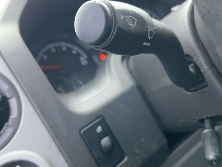 2014-ford-cargo-image-22