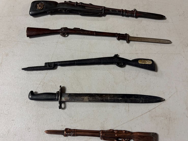 #3000-•-(4)-replica-metal-bayonet-guns-and-(1)-knife-image-1