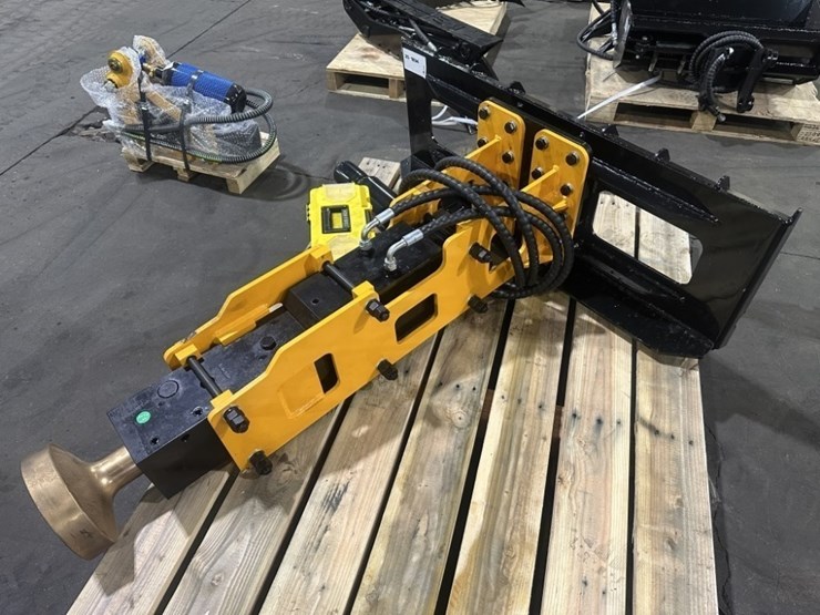 2025-giyi-680-post-driver-image-1