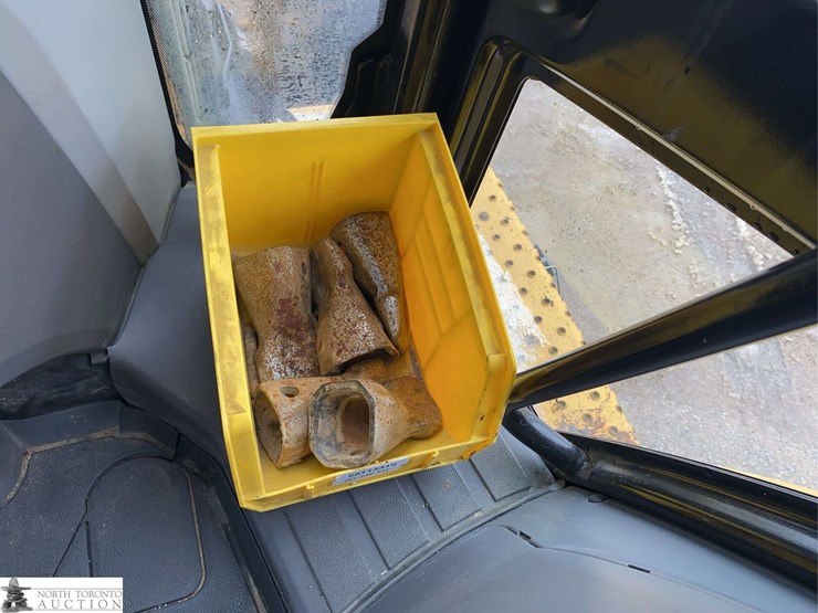 2019-caterpillar-420f2-it-image-34