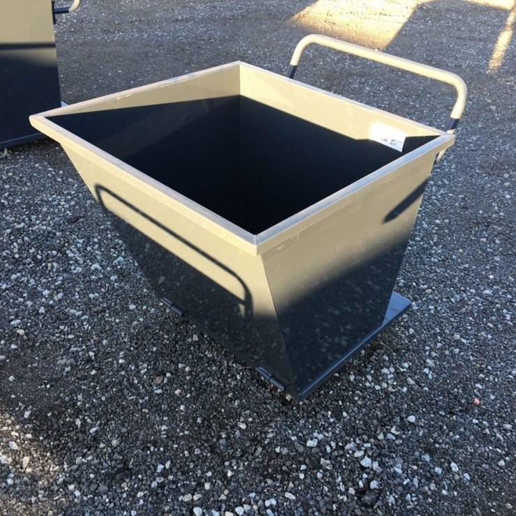 Unused 2025 IRanch 23in x 26in x 25in Dump Hopper
