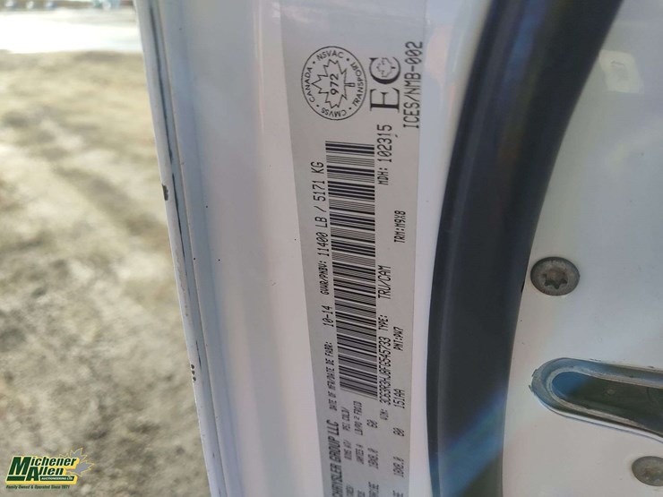 2015-dodge-3500-image-26