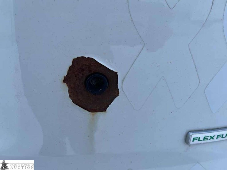 2015-ford-explorer-image-18