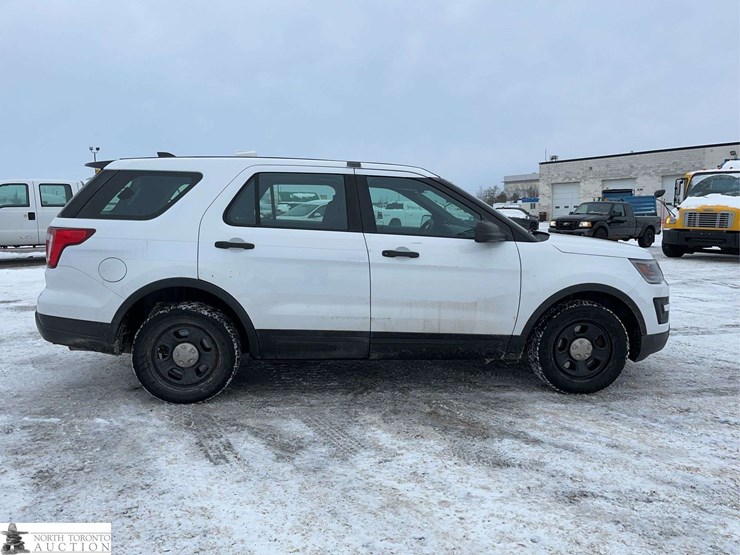 2018-ford-explorer-image-8