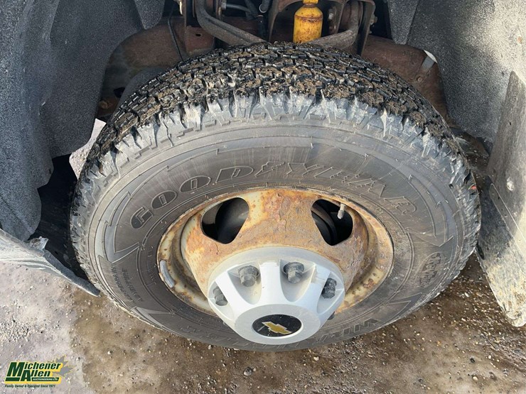 2015-chevrolet-silverado-3500hd-image-9