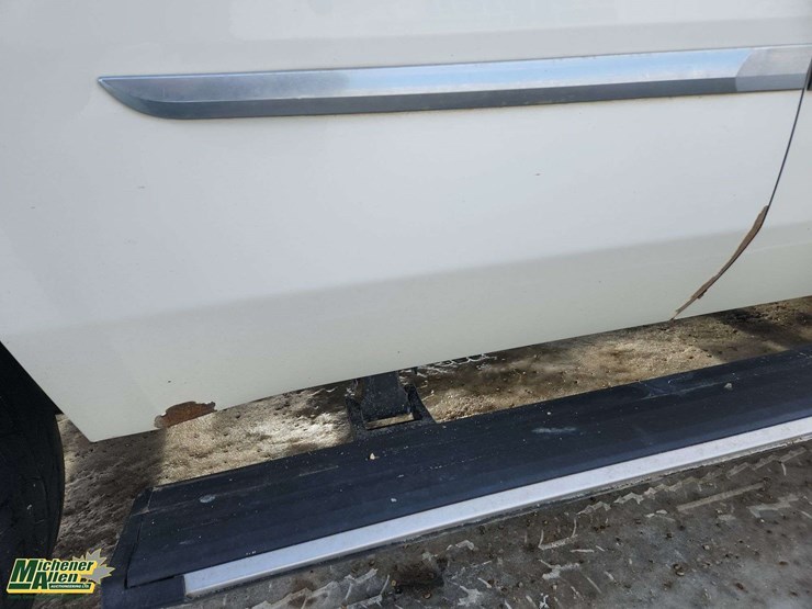 2015-cadillac-escalade-image-44