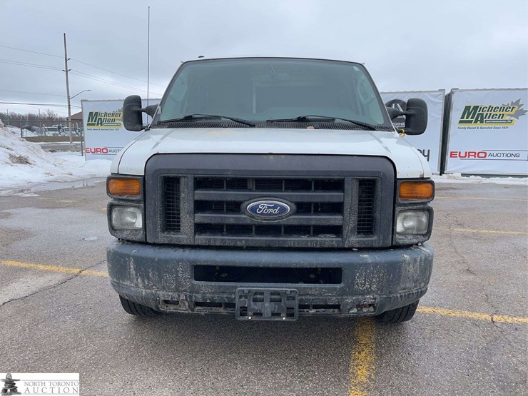 2014-ford-cargo-image-2