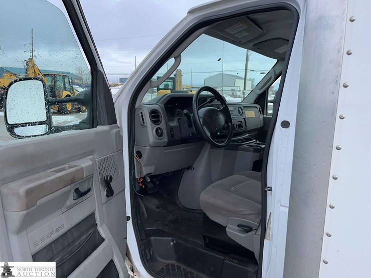 2013-ford-e350-image-16