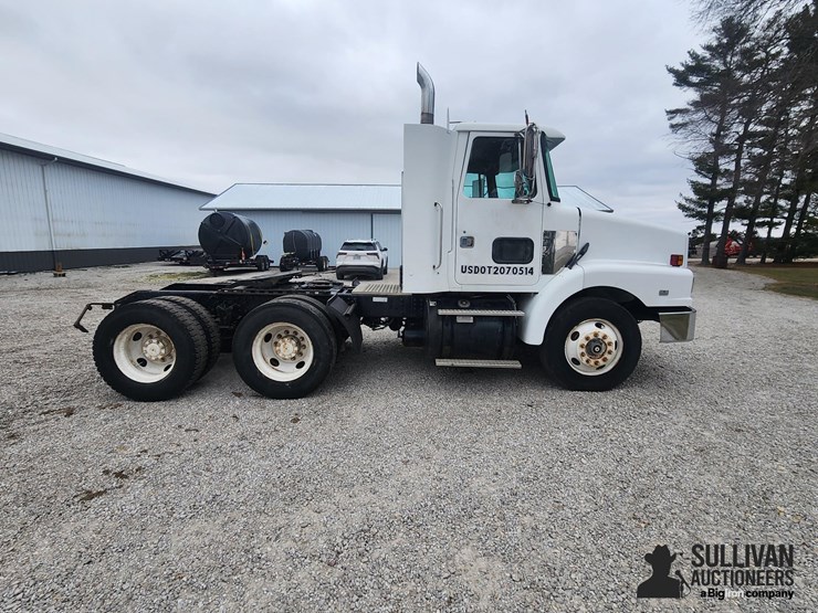 1995-white-wg64t-t/a-day-cab-truck-tractor-image-4