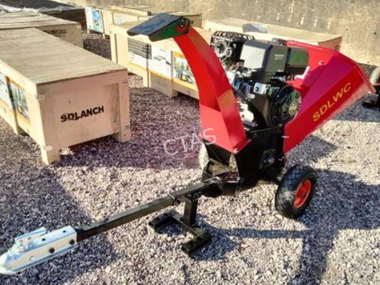#111-•-wood-chipper-w/-tow-hitch-(sdlwc)-image-1