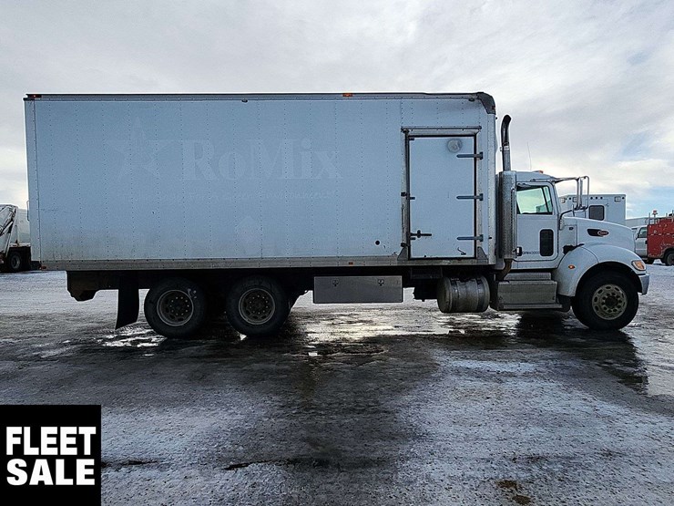 2011-peterbilt-348-image-8