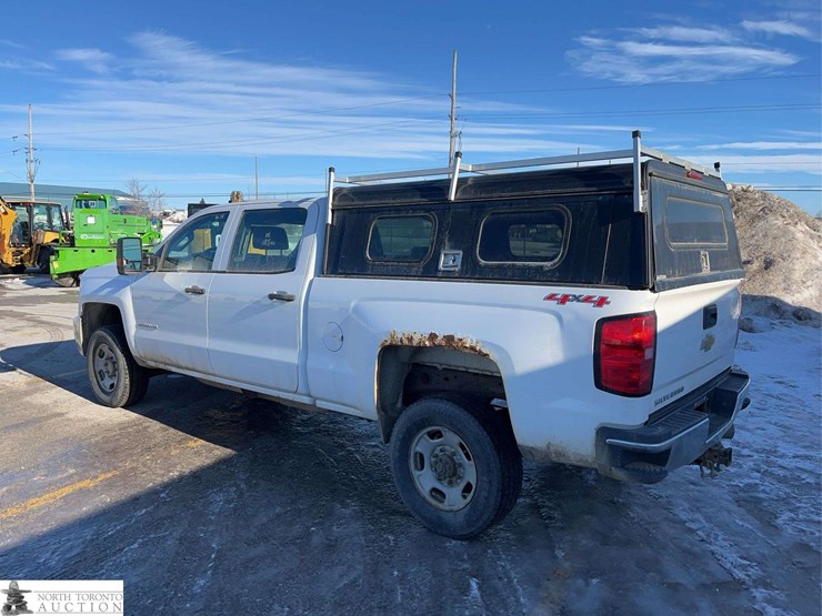 2015-chevrolet-silverado-2500hd-image-2