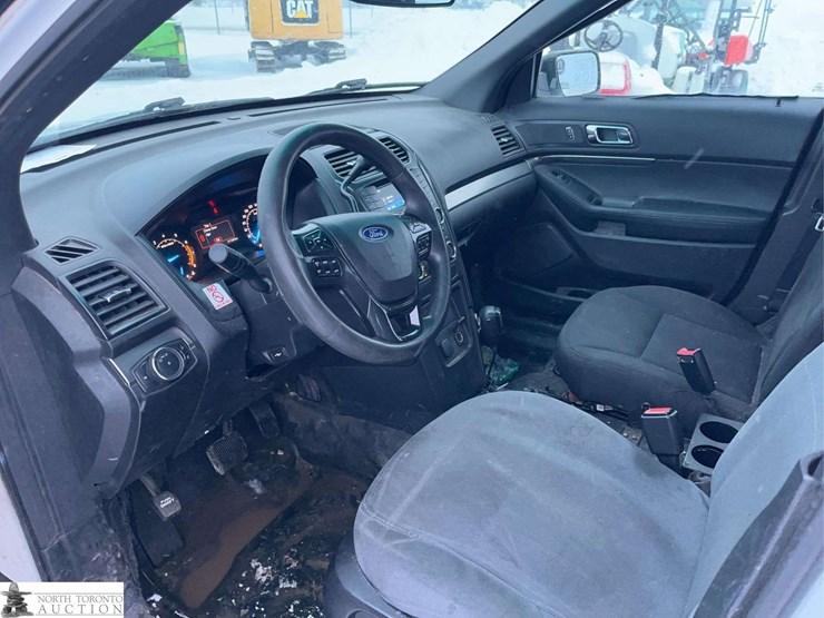 2016-ford-explorer-police-interceptor-image-27