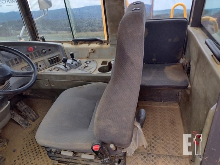 2003-volvo-a40d-image-13