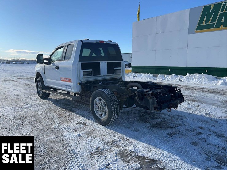 2021-ford-f350-image-3