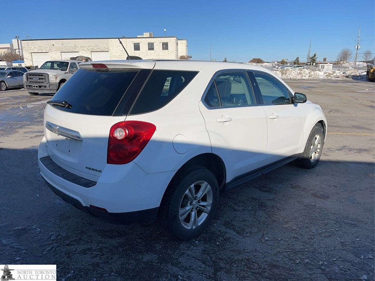 2015-chevrolet-equinox-ls-image-3