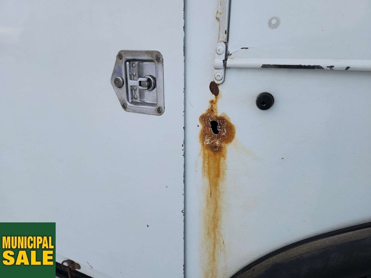 2016-freightliner-m2-106-image-38