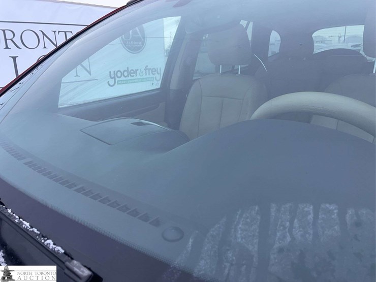 2012-hyundai-santa-fe-image-27