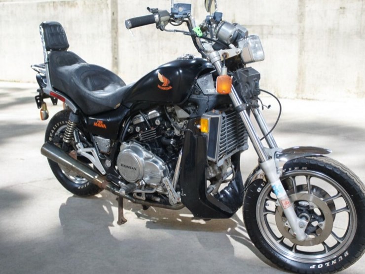 1986-honda-vf1100c-v65-magna-motorcycle-image-2