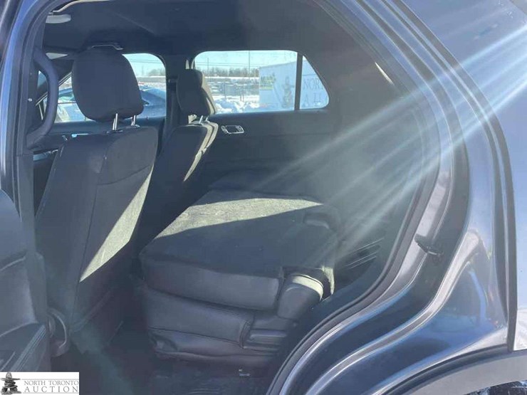 2019-ford-explorer-image-9