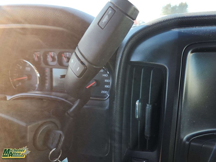 2015-chevrolet-silverado-2500hd-image-19