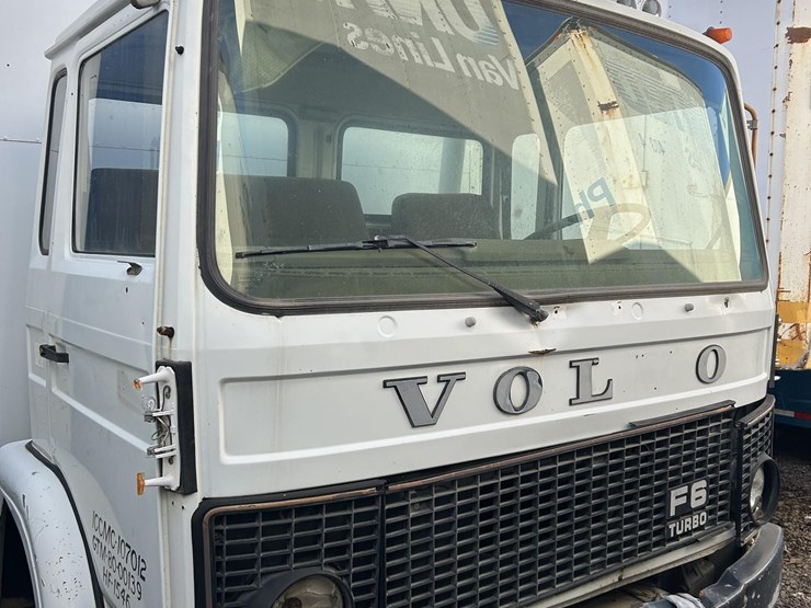 2015-volvo-f6-image-6