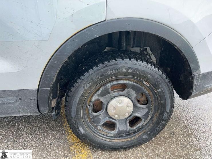 2019-ford-explorer-image-12