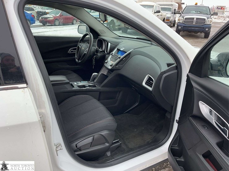 2015-chevrolet-equinox-ls-image-25