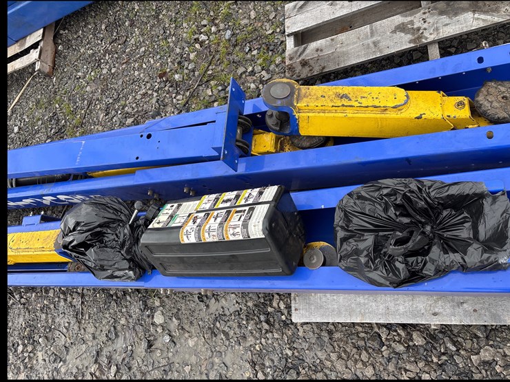 #3005-•-quality-10k-lbs-two-post-lift-image-4