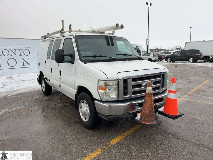 2011-ford-cargo-image-4