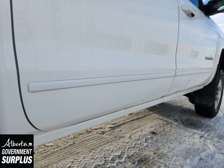 2016-chevrolet-silverado-2500hd-image-34