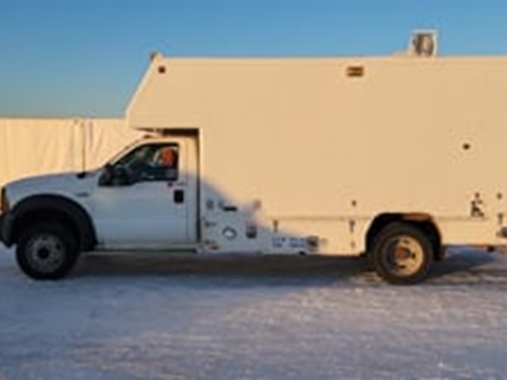 2006-ford-f550-image-5