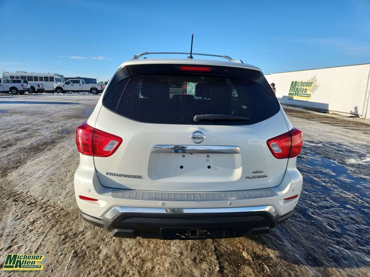 2017-nissan-pathfinder-image-26