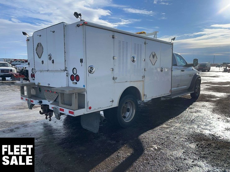2017-ram-5500-crew-cab-4x4-s/a-service-truck-image-4