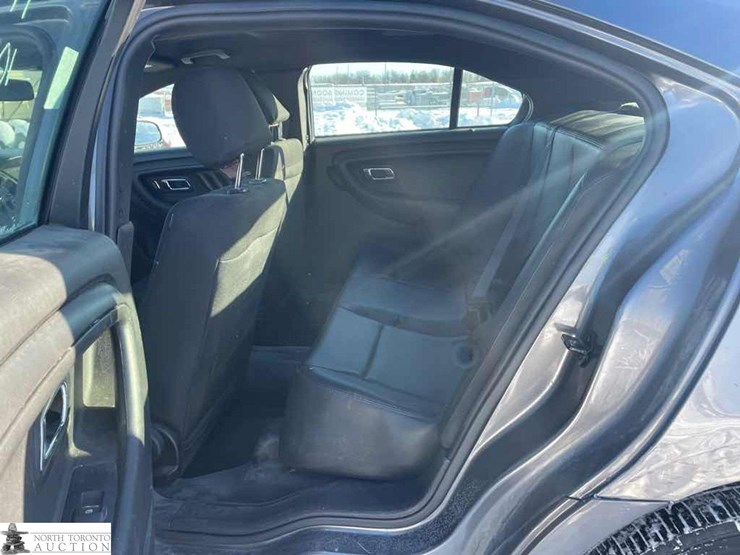 2017-ford-taurus-police-inte-image-7