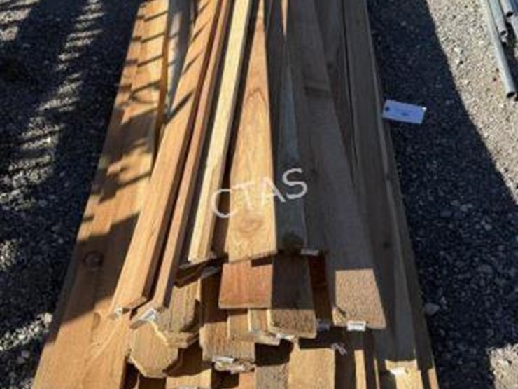 #192-•-bundle-of-red-cedar-pickets---5/8"-x-3.5"-x-6'-image-3