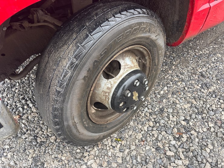 #1104-•-1992-chevrolet-c3500-w/-8ft-dump-image-12