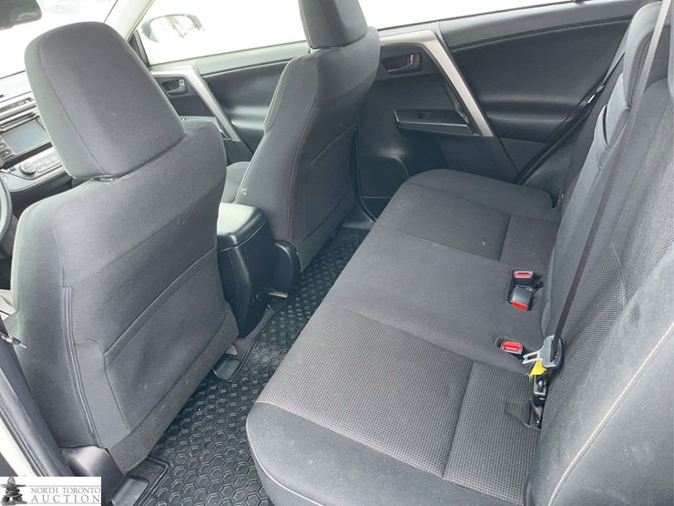 2017-toyota-rav4-image-26