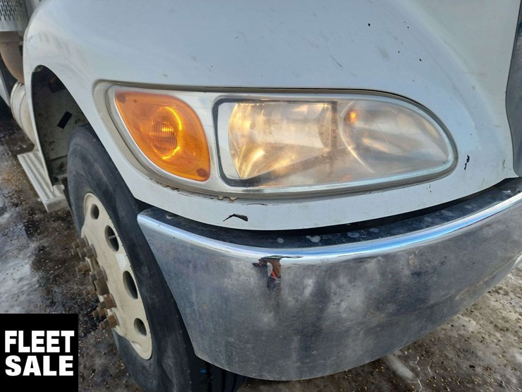 2011-peterbilt-348-image-30