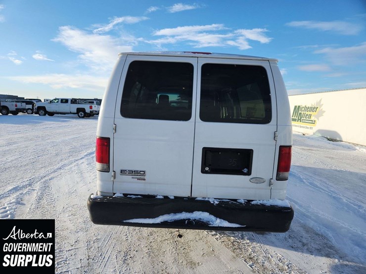 2014-ford-cargo-image-7