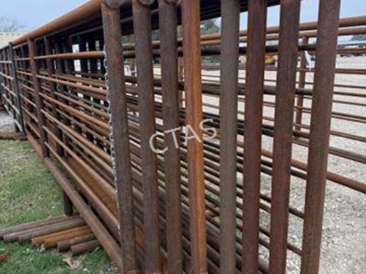 #149-•-freestanding-panels-24'-w/-one-12'-gate-image-4